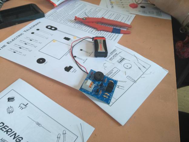 electron_club_10th_anniverary_-_telegraph_kit.jpg electron_club_10th_anniverary_-_telegraph_kit.jpg