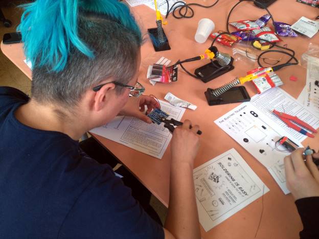 electron_club_10th_anniverary_-_solder.jpg electron_club_10th_anniverary_-_solder.jpg